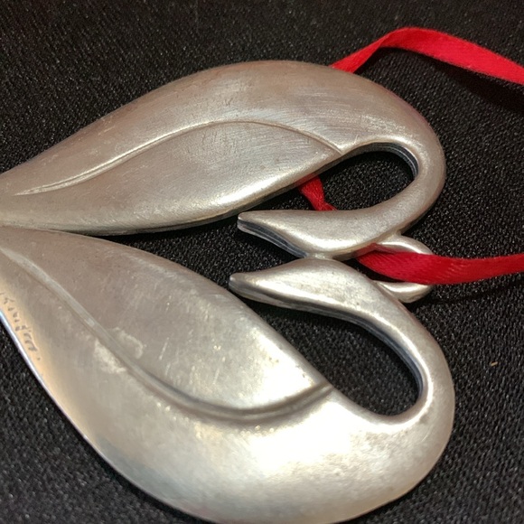 Kenneth Kantro Signed Chanson D'Amour (2")  Swan Pewter Heart Shape Ornament - Picture 7 of 8
